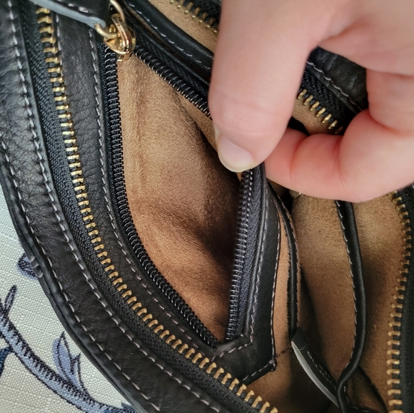 Liz Clairborne NYC Leather Shoulder Bag - Picture 6 of 7